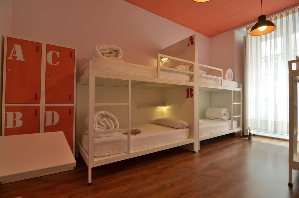 Far Home Atocha Madri Exterior foto