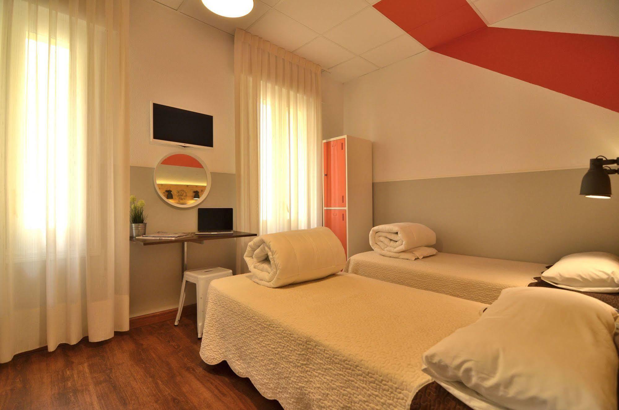 Far Home Atocha Madri Exterior foto